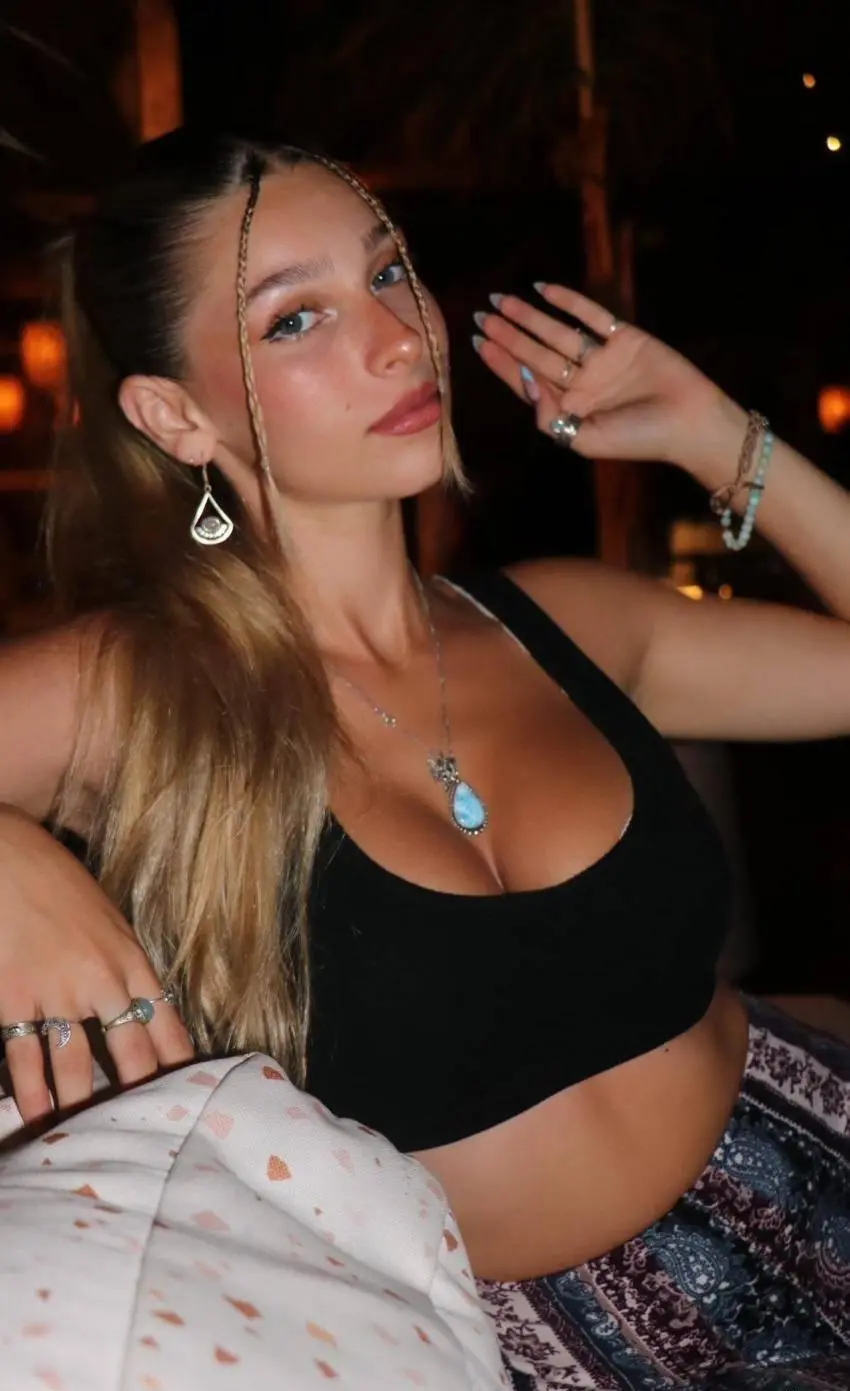 Profil de Stella à Croix (59170)