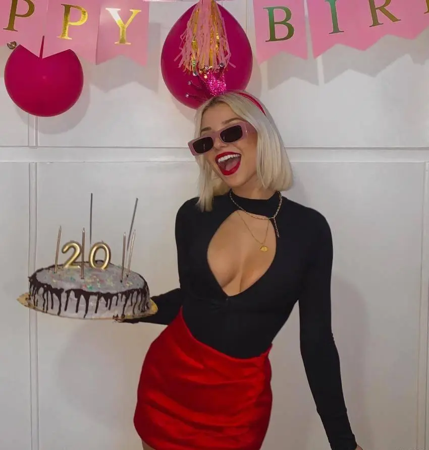 Profil de Adrianna à Marseille (13000)